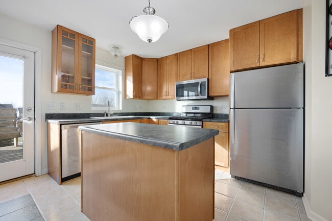 Building Photo - 540 Kennedy St