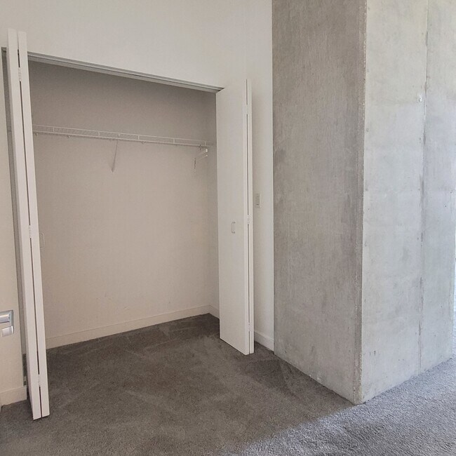 Building Photo - 235 W Van Buren St