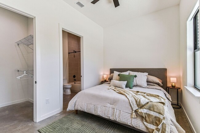 Building Photo - New Construction Townhome For Lease downtown Tampa, Ybor City, Gas Worx