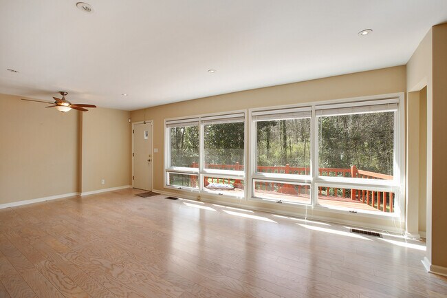 Building Photo - Price Improvement!!!! CLOSE TO SPELMAN, CL...