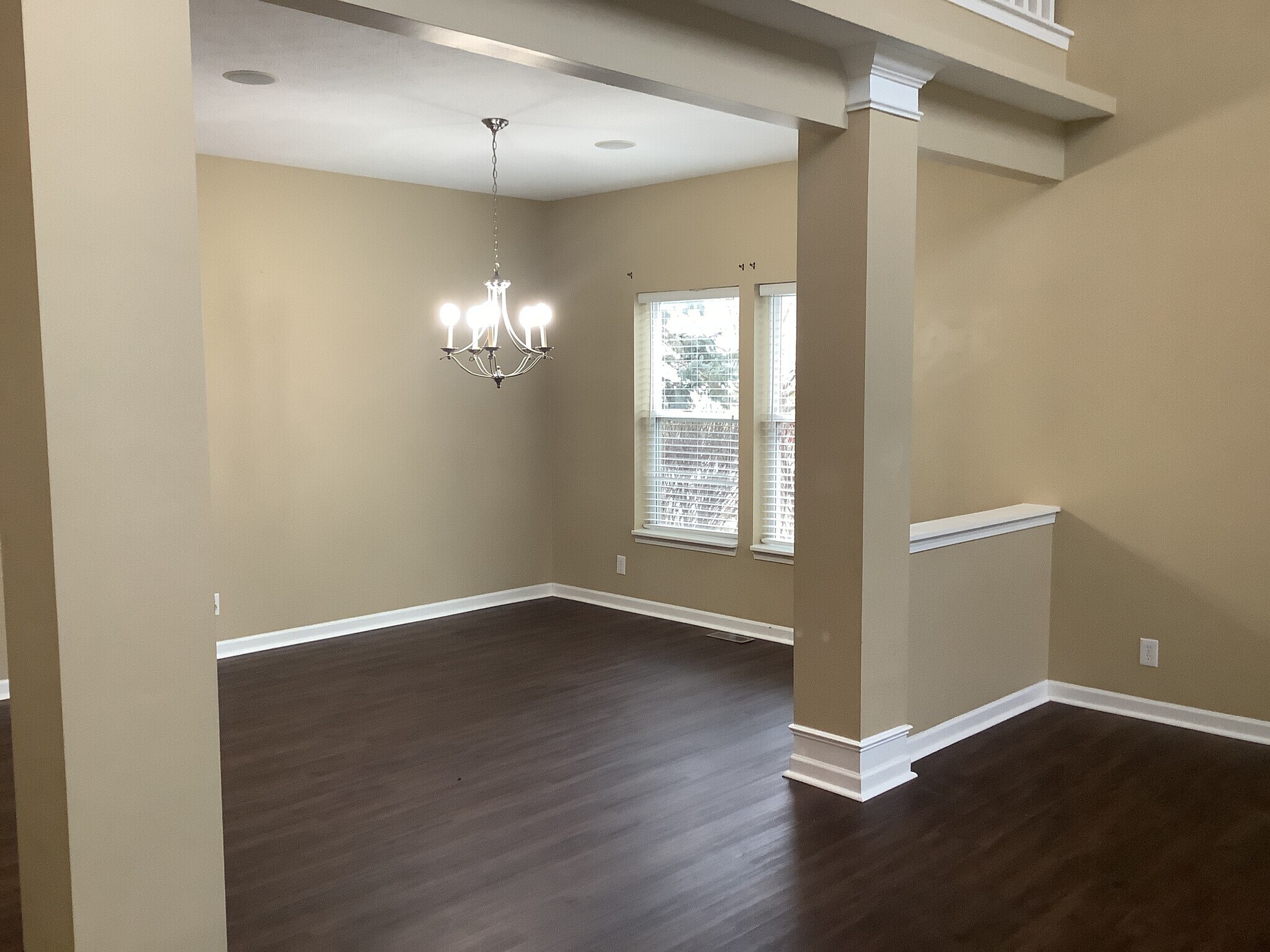 Building Photo - 18690 Round Lake Rd