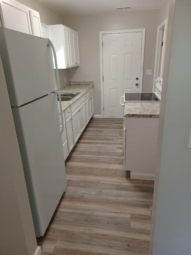 Building Photo - 3 Bedroom home in quiet southwest neighbor...