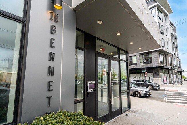 Building Photo - 16 Bennett St