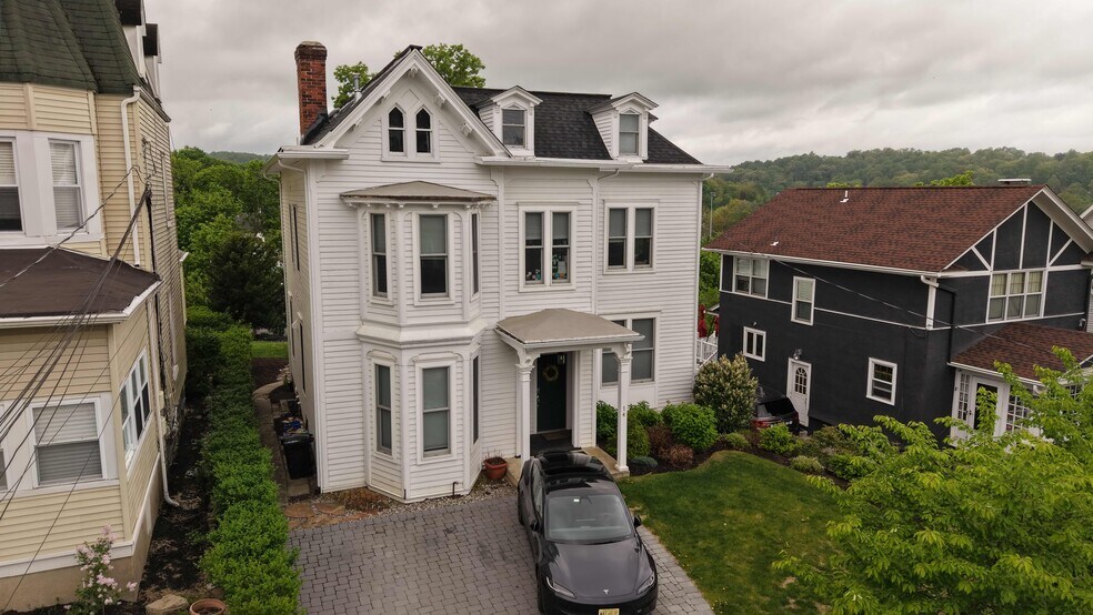 Aerial of front of house - 14 Prospect St