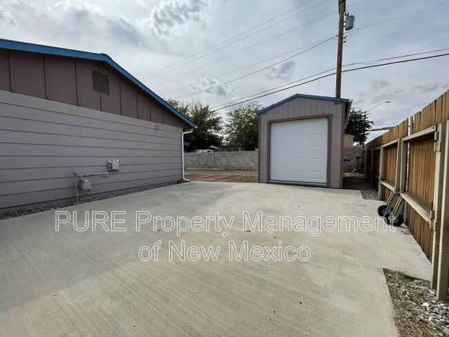 Building Photo - 3109 Greenbriar Ave