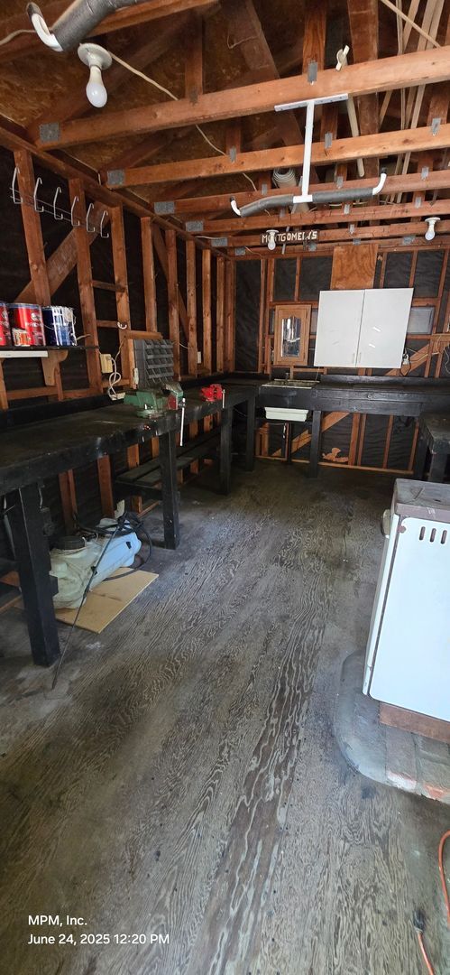 Building Photo - Large 3 bedroom home in the country