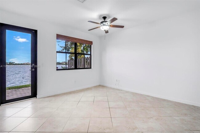 Building Photo - 9583 Town Parc Cir N