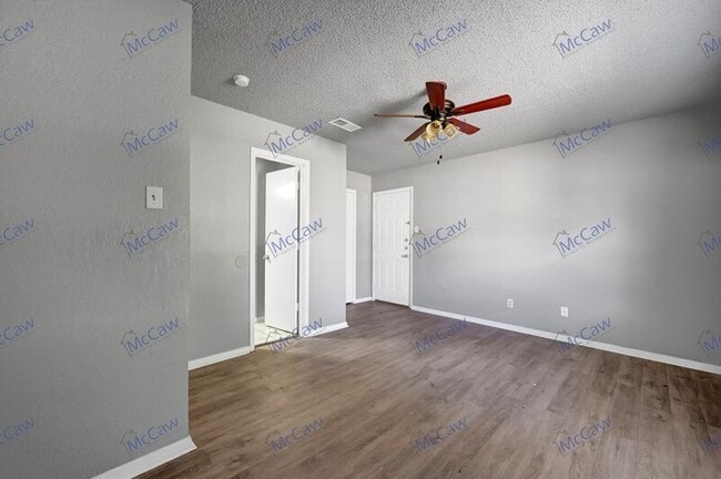 Building Photo - 409 Rockcrest Dr