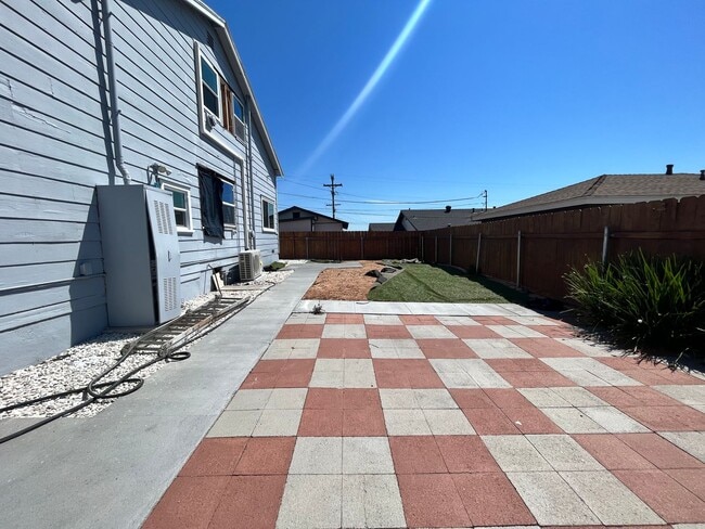 Building Photo - Fully renovated 4 bedroom 3 bathroom in National City!