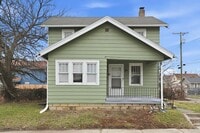 Building Photo - Updated 3-Bedroom Home with New Kitchen & Carpet
