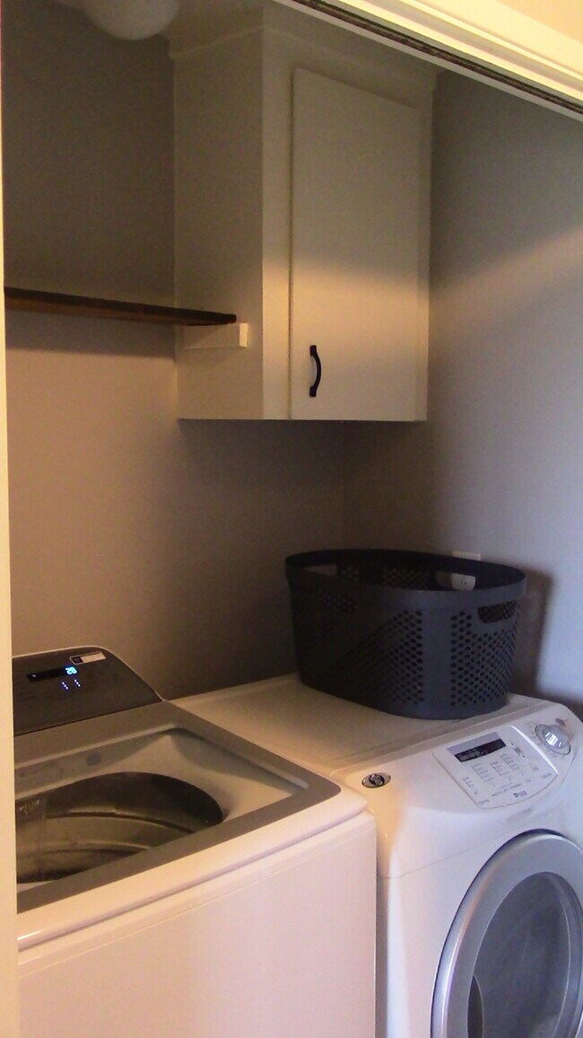 Laundry facilities inside - 2710 Oliver Ave