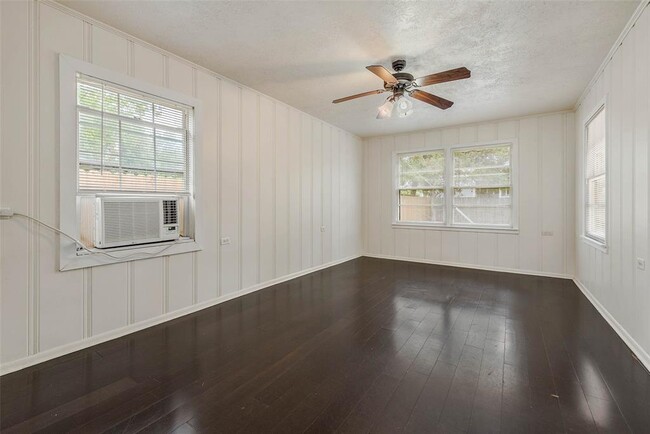 Building Photo - 1116 Kettler St
