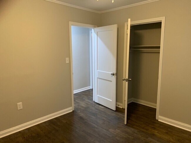 Building Photo - Beautiful two bedroom one bath near Campbellton and 166