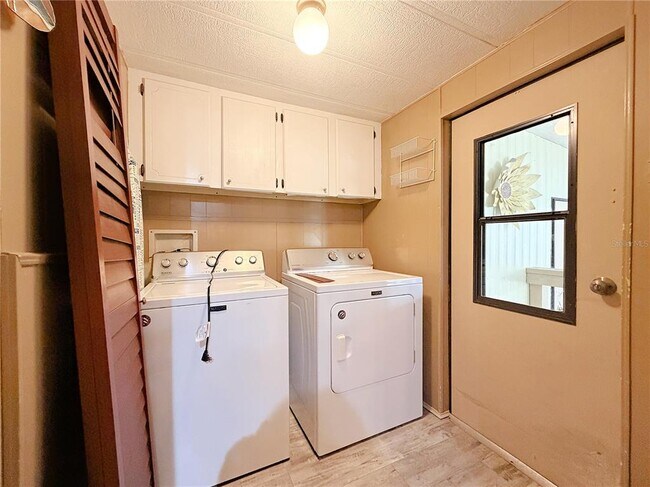 Building Photo - 7139 Alamanda Blvd W