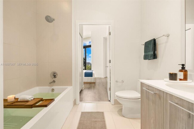 Building Photo - 501 NE 31st St