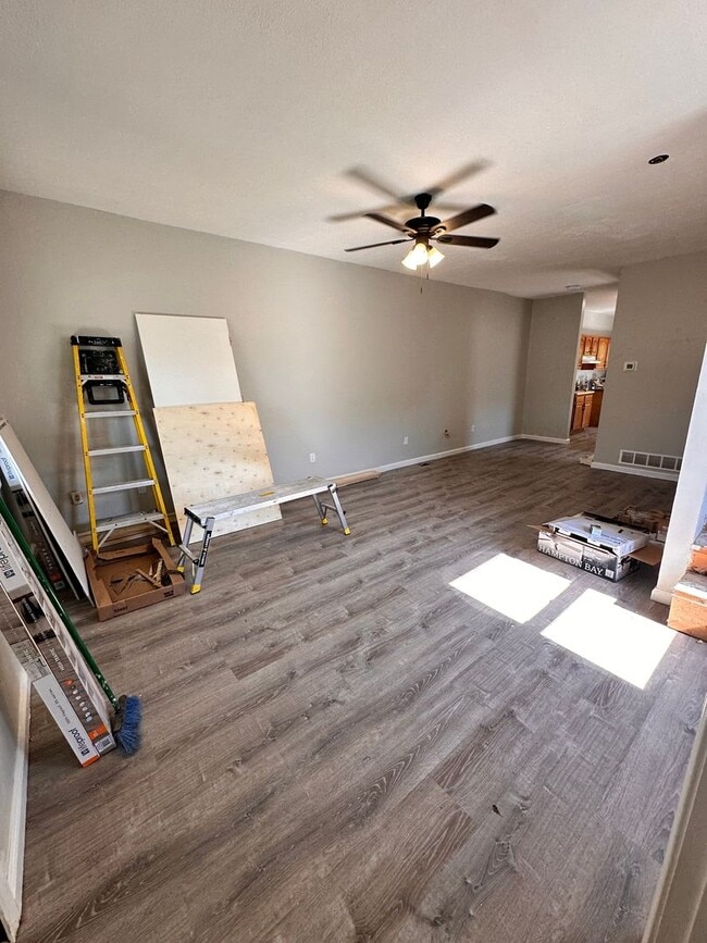 Building Photo - Three Bedroom Home in Willard, OH