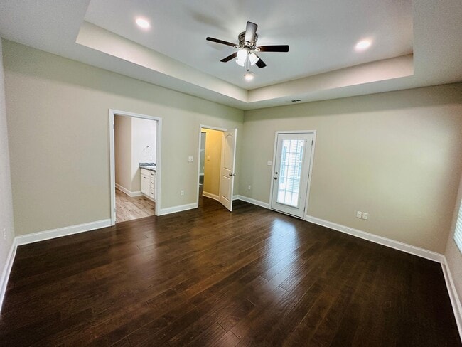 Building Photo - Spacious 3BR Home Near UT Hospital & Downtown Knoxville