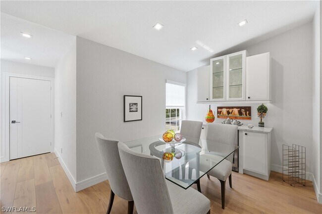 Building Photo - 818 Tanbark Dr