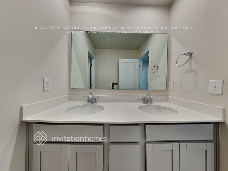 Building Photo - 1143 Woodhouse Dr