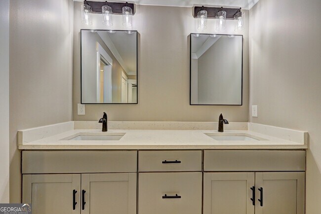 Building Photo - 375 Foster Dr