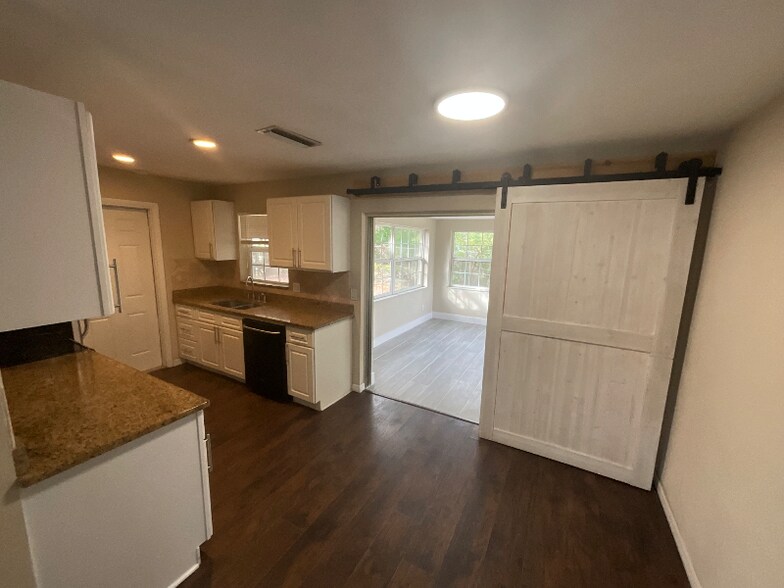 Building Photo - 11455 72nd Terrace N