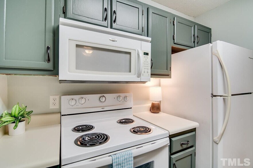 Building Photo - Room in Condo on Audubon Lake Dr