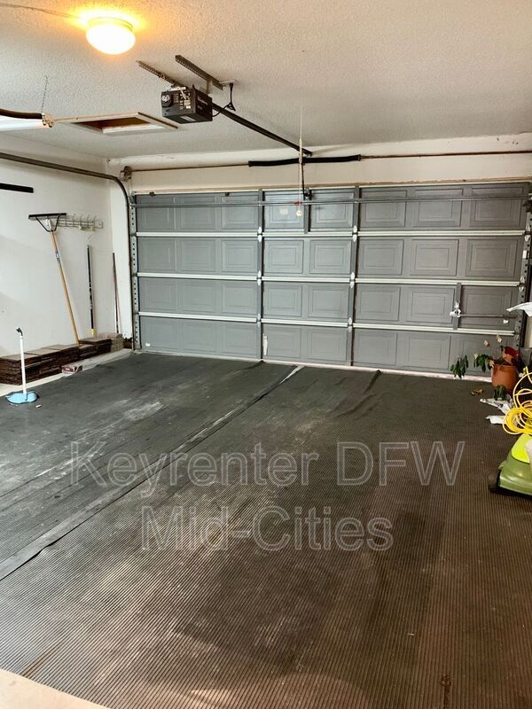 Building Photo - 8702 Saddlehorn Dr