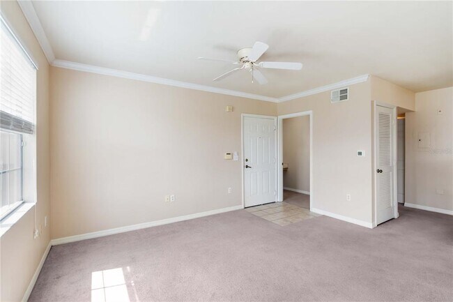 Building Photo - 1040 Villagio Cir