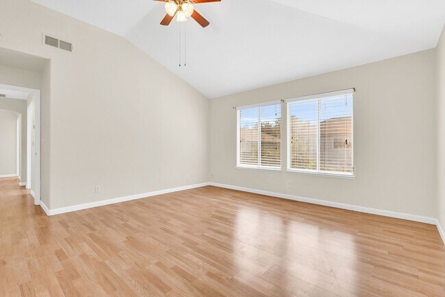 Building Photo - 880 Woodsong Ln