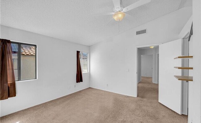 Building Photo - STUNNING 4 BEDROOM 3 BATH, 2 STORY HOME WI...