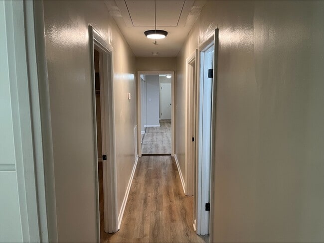 Building Photo - 708 Cottonwood Dr