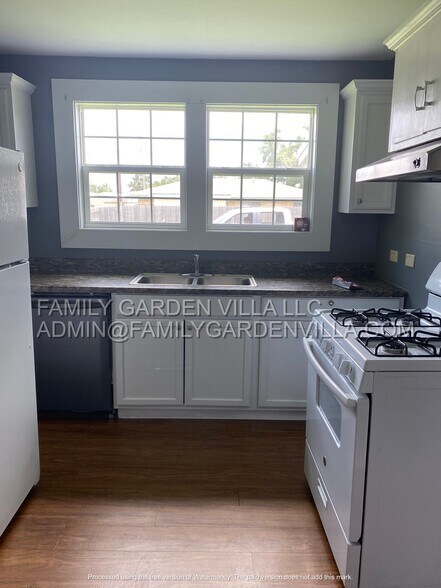 Building Photo - 1836A Ridgefield Ave