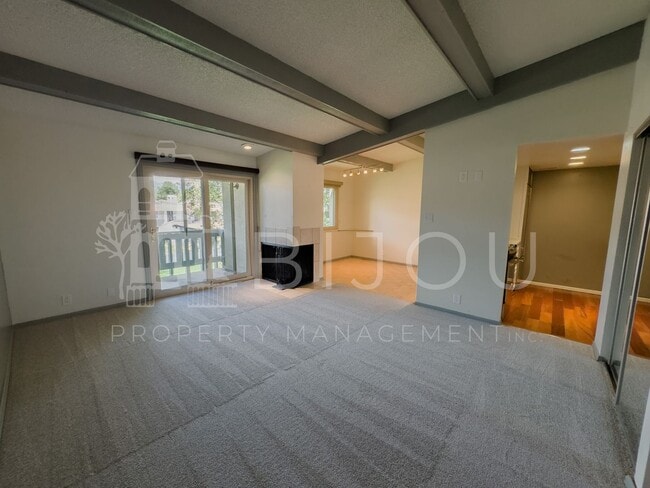 Building Photo - Westside Condo w/ Amazing Views