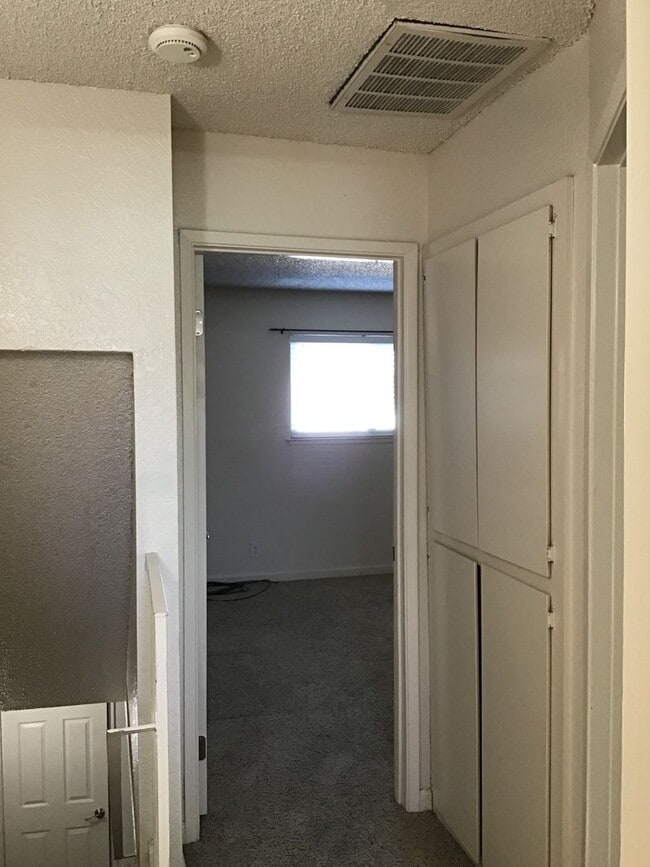 Building Photo - Parkview Townhomes across from Carmichael Park