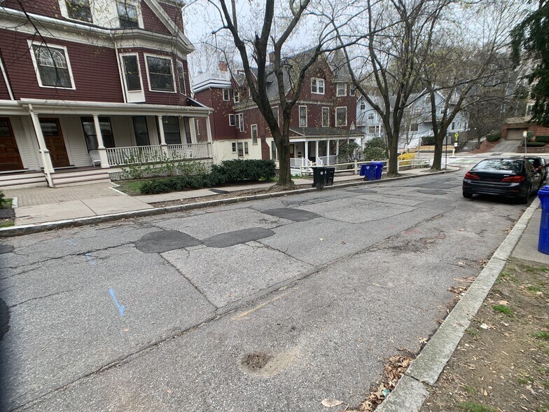 Building Photo - 8 Fairbanks St