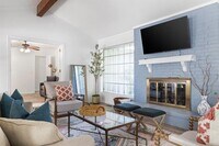 Building Photo - 2011 Trailview Ct