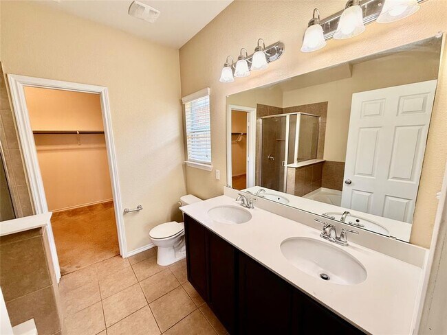 Building Photo - 1223 Daffodil Dr