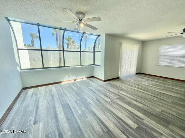 Building Photo - 200 Florida Shores Blvd
