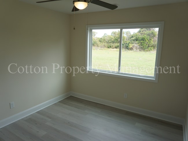 Building Photo - 2BR/1BA Beautiful Condo in Hampstead off S...