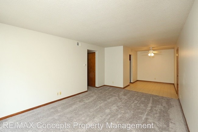 Building Photo - 1033 5th St