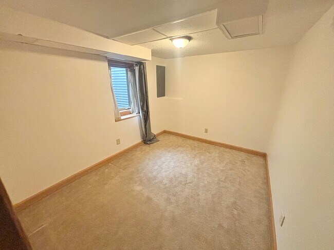 Building Photo - 10450 Washington Blvd NE