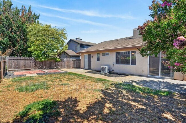 Building Photo - 8874 Mandalay Way