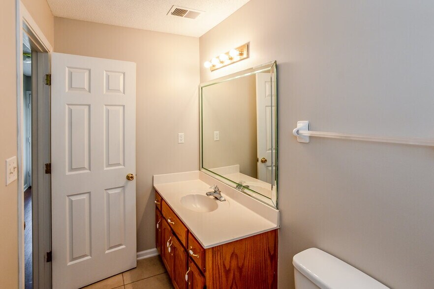 Building Photo - 5848 Kayla Dr