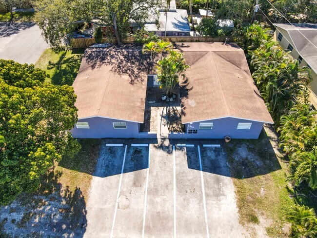 Building Photo - 1210 SW 26th St