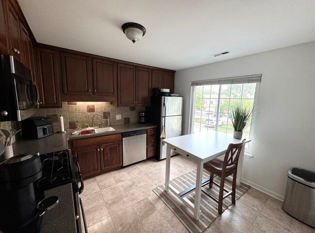 Building Photo - 974 Mallard Cir