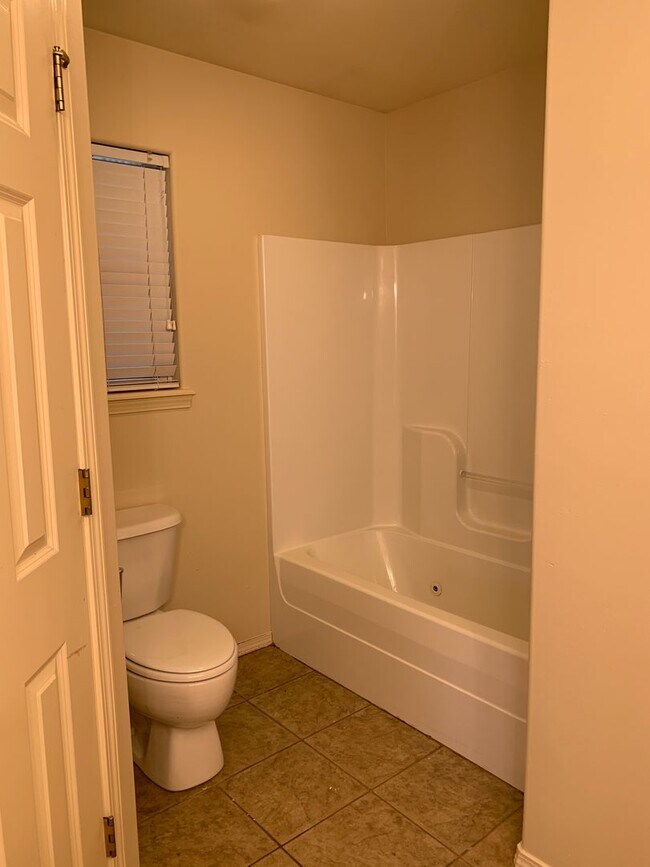 Building Photo - Ready NOW 3 Bedroom For Lease -  Bentonvil...