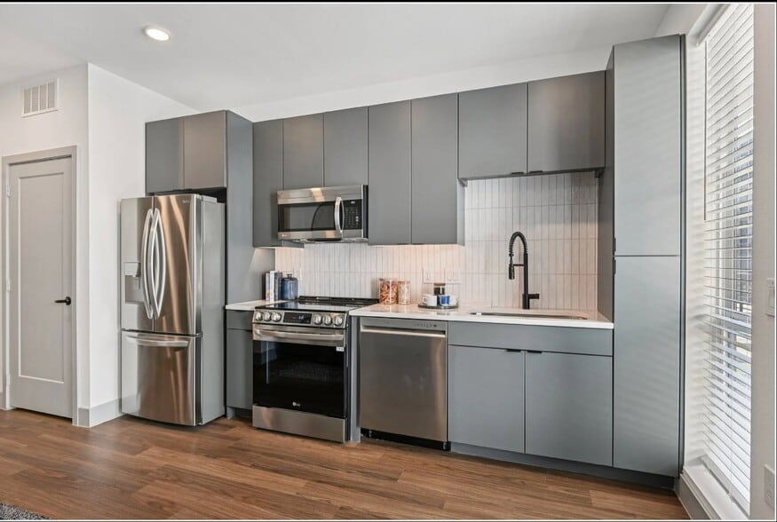 Building Photo - 2901 Lady Bettye Dr