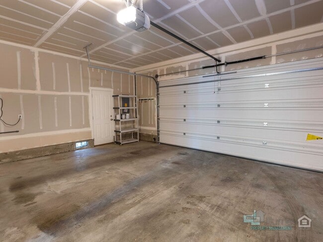 Building Photo - Beautiful 3 Bed/3 Bath Home!