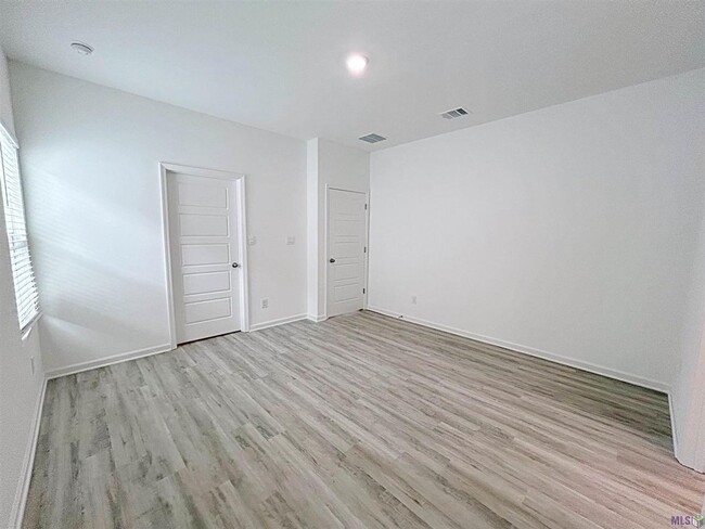 Building Photo - 4 Bedroom House NEAR LSU - Hunters Trace- ...