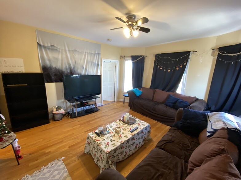 Building Photo - 39 Gorham St